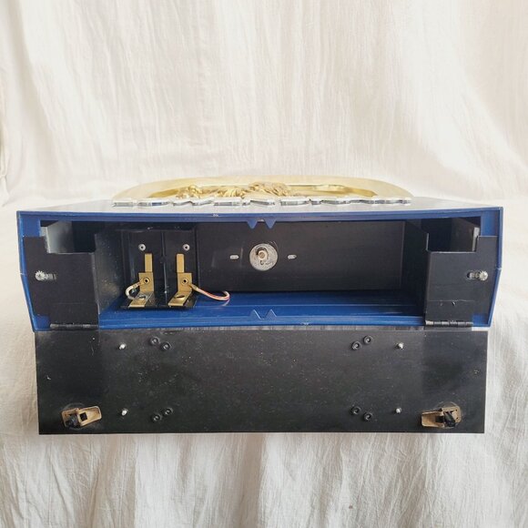 Vintage Lowenbrau 3D lighted Beer Sign WORKS GREAT READ!! Minor Cosmetic Issues - Picture 4 of 11